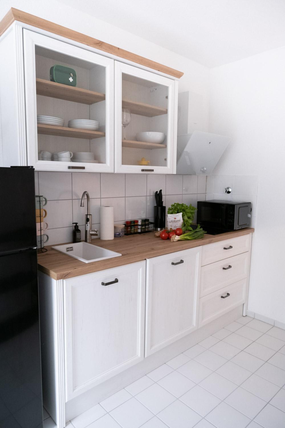 Bella Casa - Business&Family - 2 Zimmer Direkt Neben Schloss, Parkplatz, Smarttv, Netflix, Waschmaschine, 24H Checkin, 71Qm, Kingsizebett, Hotelbettwaesche Ludwigsburg Buitenkant foto